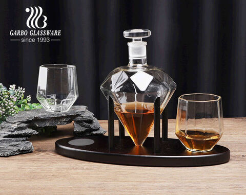 Clear diamond whiskey decanter set with wooden base borosilicate whiskey glass and decanter set