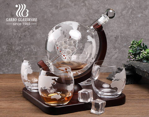 High end globe whiskey decanter set with glasses etched world wine decanter set with wooden base