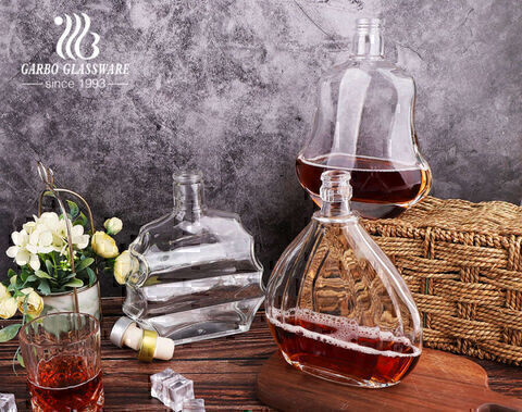 Machine made clear whiskey glass bottles flat style whiskey decanters for bar use