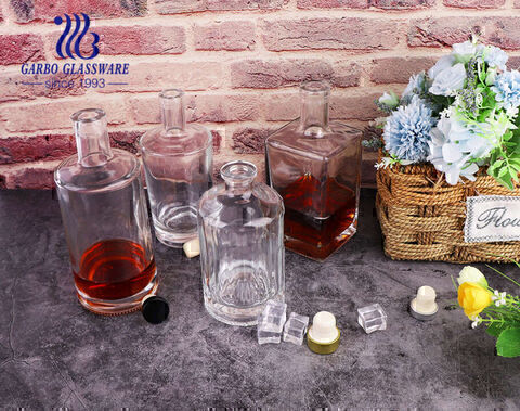 Classic round and square shape glass whiskey decanters plain and clear whiskey glass bottles