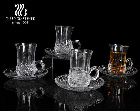 Tasse à thé en verre gravé clair de style arabe avec soucoupe ensemble de tasses à thé en verre de 85 ml pour les marchés du moyen-orient