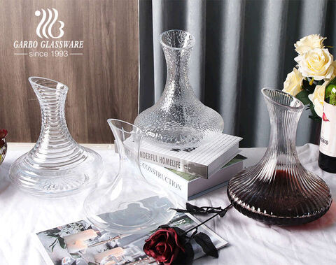 Custom Classic And Elegant Hand Blown Transparent Wine Decanter