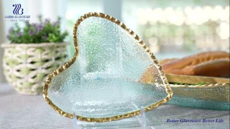 Handmade gift online shop hot sale heart shape glass serving plate with golden rim for dinner Heart Shaped Glass Bowls & Plates Supplier