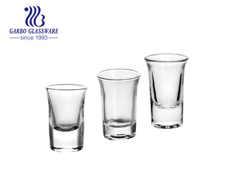 Verre transparent de haute qualité blanc transparent en stock pour la vodka