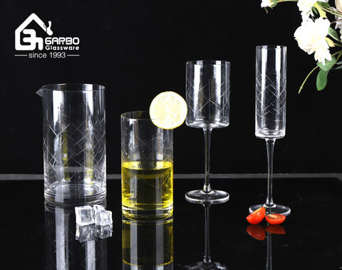 Handblown high-quality classical old fashion glass wine dispenser with hand-engraved pattern for bar home