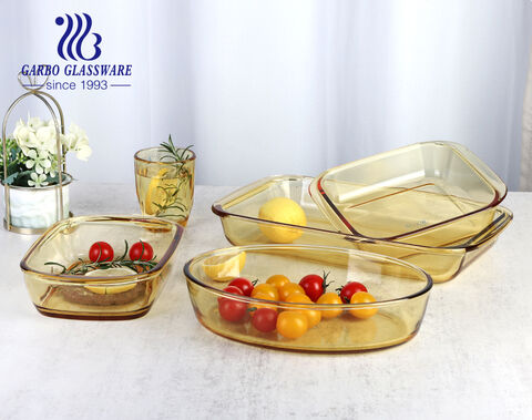 The high borosilicate glass baking dish is suitable for baking, roasting, reheating, and serving, making it a versatile addition to any kitchen.