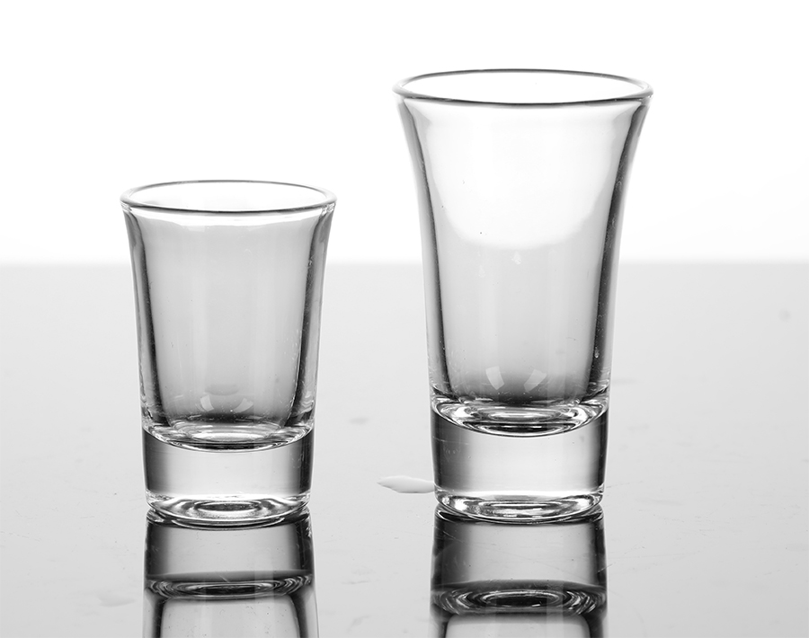 Verre à liqueur haut de gamme de différentes formes et tailles pour Vodka