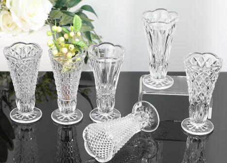 Why the mini glass flower vase of Garbo popular?